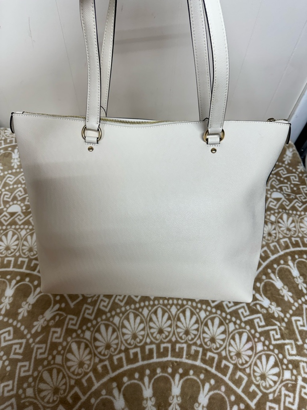 Coach Gallery  Cream Leather Tote with Front Zip and Gold Hardware with Dustbag - Picture 3 of 16